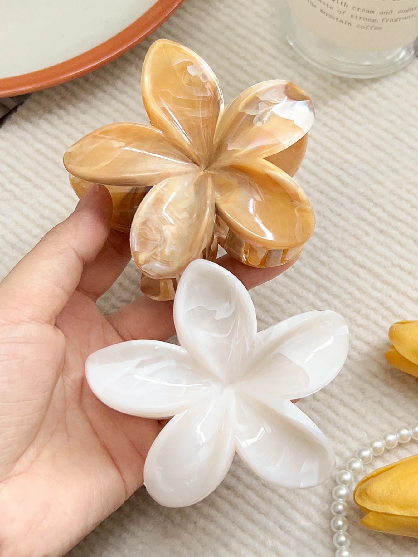 2 Pcs Hawaiian Flower Claw Clips for Women,Marble Vein Flower Hair Claw Clips for Thin Hair,Cute Beach Hair Accessories