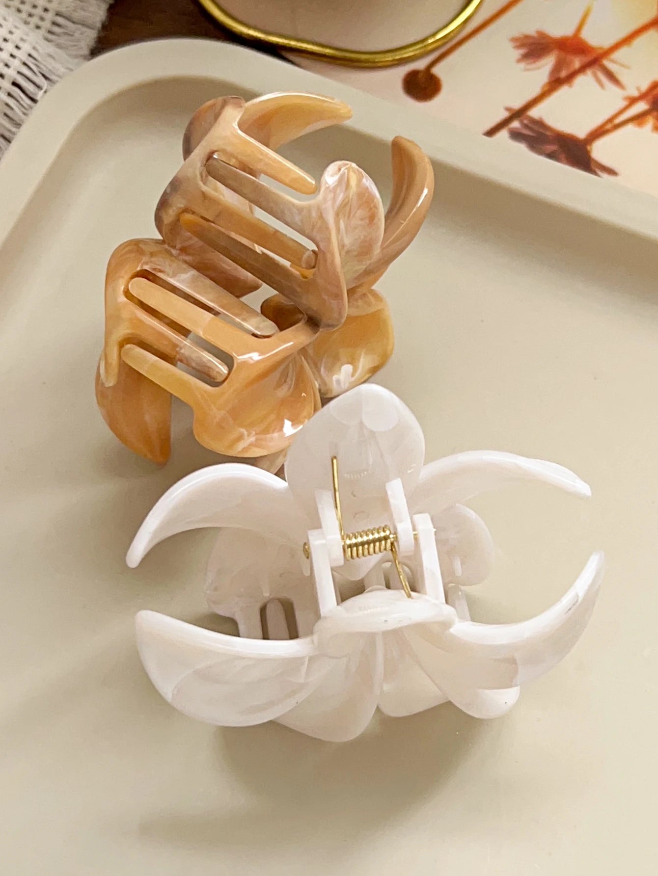 2 Pcs Hawaiian Flower Claw Clips for Women,Marble Vein Flower Hair Claw Clips for Thin Hair,Cute Beach Hair Accessories